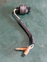 Lade das Bild in den Galerie-Viewer, DT 150 200 hp Suzuki AIR TEMPERATURE SENSOR 34830-92E00 two stroke Super 6 1987-1995 compat 225 hp 1990-2003, compat DT 115 140 hp 34830-94600 1986-2001