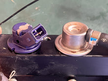 Lade das Bild in den Galerie-Viewer, 50 40 hp Tohatsu Nissan FUEL INJECTOR 3T5103000 AIR REGULATOR 3T5100900 AIR RAIL 3T5100801 two stroke 2002-2018