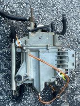 Load image into Gallery viewer, vf 250 225 200 hp Yamaha VST Float Chamber 6CB-14160-10-00 with fuel pump 6CB-13907-10-00 4.2 liter Four Stroke TESTED