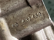 Lade das Bild in den Galerie-Viewer, 40 50 hp Johnson Evinrude CARBURETOR SET 432439 397064 395790 398318 396140 Two Stroke 2 Cylinder 1985-1993 also 398347 398346 432982 432983 432985 432984 432437 398340