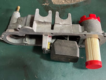 Cargar imagen en el visor de la galería, 250 hp Mercury Optimax VST VAPOR SEPARATOR COVER 889317T1 two stroke some compatibility 75-250 hp