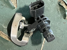 Cargar imagen en el visor de la galería, DF 150 200 hp Suzuki CAM POSITION SENSOR 33220-64L10 four stroke 2019-2024 some compatibility 40 50 60 70 80 90 100 115 140 hp