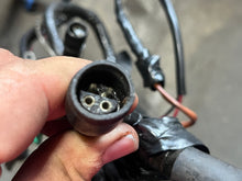 Cargar imagen en el visor de la galería, 150 175 200 hp Mercury HARNESS ASSY 84-98866A25 Two Stroke EFI