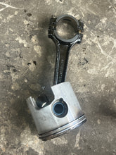 Cargar imagen en el visor de la galería, 225 250 200 hp Mercury DFI 3.0 ROD 822373A09 standard PISTON port 2720-881054T3 2720-881054T10 Two Stroke Optimax
