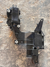Cargar imagen en el visor de la galería, f 115 hp Yamaha RELAY HOLDER 6EK-81952-00-00 COVER 6EK-81942-00-00 ELECTRICAL CASE 60V-85544-00-00 four stroke 2914-2018