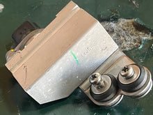 Load image into Gallery viewer, 250 hp Yamaha PRESSURE SENSOR 60V-82380-00-00 PIPE 60V-13938-00-00 two stroke HPDI 3.3 Liter 2003-2009 some compatibility 200 225 300 hp