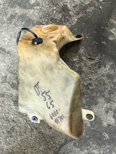 Cargar imagen en el visor de la galería, DT 55 65 hp Suzuki OIL TANK 69110-94701 two stroke 1988-1997
