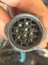 Load image into Gallery viewer, f 115 hp Yamaha BRACKET 68V-81948-00-00, POWER TRIM RELAY 68V-8195B-01-00 2004-2011, RELAY 68V-8194A-00-00, WIRE HARNESS ASSY 68V-82590-20-00 2002-2003