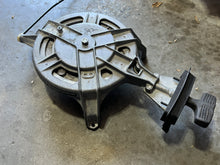 Cargar imagen en el visor de la galería, 30 25 hp Yamaha RECOIL STARTER pull 689-15710-03-00 two stroke 1984-1993