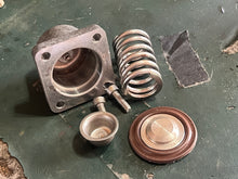 Cargar imagen en el visor de la galería, 115 hp Mercury Optimax FUEL RAIL DIAPHRAGM 804533 SPRING 804534 COVER 804535 Two Stroke 3 Cylinder DFI 2008 some 135 150 175 200 225 250 hp