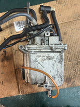 Load image into Gallery viewer, f 150 hp Yamaha VST 63P-14180-00-00 FLOAT CHAMBER & 63P-13907-01-00 FUEL PUMP tested FOUR STROKE 2005 nla, super #s: 63P-14180-01-00, 63P-14180-02-00, 63P-14180-03-00 2005-2007