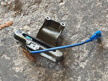 Cargar imagen en el visor de la galería, f 115 hp Yamaha control BRACKET 6EK-44117-01-00 SWITCH 60V-8259F-00-00 four stroke 2016-2025 some 75 90 hp