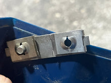 Load image into Gallery viewer, 2.5 hp Nissan Tohatsu ENGINE COVER right strbd 314670032 314670031 N14670032 3C2670030 314S670035 two stroke 2002