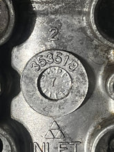 Cargar imagen en el visor de la galería, 90 hp Evinrude E-tec fuel injector strbd 5008826 & 5007147 2008-2012 two stroke 5007433 5007432 353518