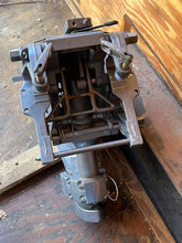 Lade das Bild in den Galerie-Viewer, f 25 hp Yamaha MANUAL TILT MIDSECTION four stroke 15” SHORT SWIVEL 65W-43311-00-4D RECEIVER 66T-43350-01-00 UPPER CASING EXHAUST 65W-41137-02-94 65W-45111-00-4D CLAMP BRACKETS 65W-43111-01-4D four stroke 1998-2004