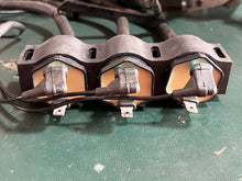 Cargar imagen en el visor de la galería, BF 50 40 hp Honda 30500-ZW4-H01 IGNITION COIL ASSY nla with coil harness