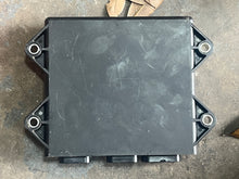 Cargar imagen en el visor de la galería, F 225 hp 4.2 liter yamaha four stroke 4 stroke ECU 6CC-04 6CC-8591A-04-00 2014 854 hrs