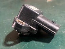 Load image into Gallery viewer, f 115 hp Yamaha 68V-82380-00-00 PRESSURE SENSOR map 2000-2011 throttle body four stroke 115 200 225 hp