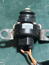 Load image into Gallery viewer, 90 hp Yamaha NEUTRAL safety SWITCH 688-82540-11-00 two stroke 1990-2005 custom ends