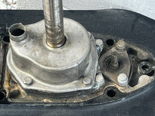 Cargar imagen en el visor de la galería, 60 50 hp Mercury Bigfoot LOWER UNIT ASSY 20” 9760T25 CASE 1671-9760T42 two stroke 1:64x1 DRIVESHAFT LONG 45-812731