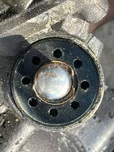 Lade das Bild in den Galerie-Viewer, PARTS f 150 hp Yamaha PTT POWER TRIM UNIT 63P-43800-13-00 four stroke NEEDS NEW MOTOR