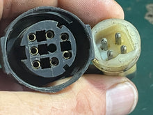 Cargar imagen en el visor de la galería, 150 175 200 hp Yamaha OIL LEVEL CONTROL UNIT ASSY 6E5-85740-02-00 emergency shut off 1984-2003 two stroke