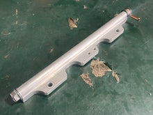 Cargar imagen en el visor de la galería, DF 115 140 hp Suzuki FUEL DELIVERY PIPE 15751-90J03 four stroke 2001-2012 FUEL FILTER UNION 09363-08004 09360-12008 some compatibility 90 100 hp