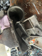 Cargar imagen en el visor de la galería, sold shopify aug2025—-250 225 200 HP Yamaha 65L-14980-00-00 FLOAT CHAMBER, 65L-14182-00-00 COVER, 65L-13907-00-00 FUEL PUMP ox66 1997-1998 Two Stroke