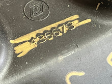 Lade das Bild in den Galerie-Viewer, 35 25 hp Johnson Evinrude AIR SILENCER 0436673 intake air box TWO STROKE 1996-1999