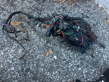 Cargar imagen en el visor de la galería, 140 120 125 hp Evinrude ENGINE CABLE ASSY 0583284 & trim terminals junction box two stroke v4 looper 1988-1990