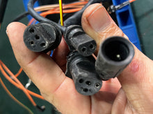 Load image into Gallery viewer, 200 225 185 hp Johnson Evinrude POWER PACK 0586212 0586661 18-5781-2 113-6212 two stroke v6