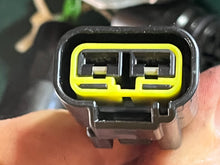 Load image into Gallery viewer, f 225 hp Yamaha 69J-81960-10-00 voltage regulator & rectifier four stroke electrical 2003 200 225 hp single rectangular connector