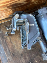 Lade das Bild in den Galerie-Viewer, f 25 hp Yamaha MANUAL TILT MIDSECTION four stroke 15” SHORT SWIVEL 65W-43311-00-4D RECEIVER 66T-43350-01-00 UPPER CASING EXHAUST 65W-41137-02-94 65W-45111-00-4D CLAMP BRACKETS 65W-43111-01-4D four stroke 1998-2004