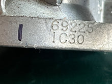 Cargar imagen en el visor de la galería, 75 hp Yamaha CARBURETOR SET carb 1 692-14301-45-00 CARB 2 692-14302-45-00 CARB 3 692-14303-45-00 two stroke 1995-2000 ACCELERATOR LEVER ROD 688-41217-01-00, CHOKE ROD 2 688-41257-01-00