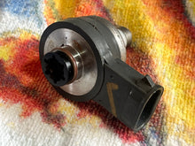 Cargar imagen en el visor de la galería, 115 hp Mercury Optimax AIR INJECTOR 884595A01 8M0021551 Two Stroke DFI some compatibility 75 - 300 hp