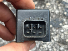 Lade das Bild in den Galerie-Viewer, F 115 hp Yamaha FUEL RELAY 6-pin sensor 68V-81950-00-00 Four Stroke compatible 50 - 250 hp some 300-425 hp
