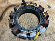 Cargar imagen en el visor de la galería, 200 hp Mercury 858404t4 STATOR 858404t3 two stroke CARBURETED