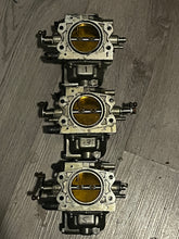 Load image into Gallery viewer, 250 hp Yamaha CARBURETORS 1-3-5 61A-14100-03-00 61A- 14101-03-00 61A-14102-03-00 two stroke 76 degree