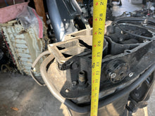 Cargar imagen en el visor de la galería, Mercury EFI CARB DFI two stroke 20 inch 3.0 liter 200 225 250 hp 818452A1 midsection w good steering arm 67706A55, 8137711 mounts, 832935A1 engine base and 8710A20 swivel