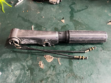 Cargar imagen en el visor de la galería, DT 6 hp Suzuki TILLER HANDLE 63111-98102-0ED & cover corner 63113-98120-0ED two stroke 1999 ‘92-2002