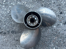 Cargar imagen en el visor de la galería, OMC Volvo Penta Rebel 763568 3-Blade Propeller LH 15 1/2 x 17 Pitch STAINLESS prop 15 spline
