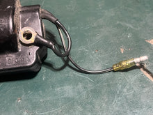 Load image into Gallery viewer, 115 - 225 hp Yamaha Ignition Coil CM 61-32, 1988 V6 1 eyelet 1 bullet cm61-32 6E5-85570-11-00