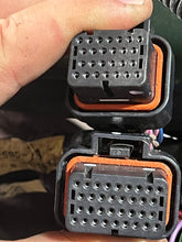 Load image into Gallery viewer, 250 300 hp Yamaha WIRE HARNESS 60V-82590-71-00 HARNESS 2 6D0-8259M-20-00 two stroke HPDI 2005-2009 superseded to 60V-71 60V-72 - COMPATIBLE with 3.3 Liter 200 225 hp