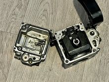 Load image into Gallery viewer, 40 30 hp Mercury CARBURETOR SET top 830276T27 middle 830276T11 bottom 830276T12 ENRICHENER 854254T four stroke 3 cylinder 40ELPT 2000 YAMAMERC Yamaha CARB 1 67C-14901-10-00 CARB 2 14902 CARB 3 14903 PRIMER STARTER 67C-14380-00-00