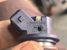 Cargar imagen en el visor de la galería, Mercury FUEL INJECTOR 804527 purple Two Stroke Optimax 115 - 250 hp
