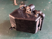 Cargar imagen en el visor de la galería, f 350 hp Yamaha 6AW-82170-01-00 FUSE BOX ASSY & Stay 6AW-82171-00-00 electrical four stroke 2007-14