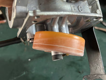 Cargar imagen en el visor de la galería, 75 hp Yamaha CARBURETOR SET carb 1 692-14301-45-00 CARB 2 692-14302-45-00 CARB 3 692-14303-45-00 two stroke 1995-2000 ACCELERATOR LEVER ROD 688-41217-01-00, CHOKE ROD 2 688-41257-01-00