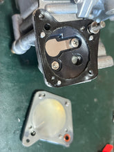 Lade das Bild in den Galerie-Viewer, sold aug2025———PARTS - 40 hp Yamaha 63D-14302-00-00 63D-00 CARBURETOR 2 middle 1995-2003 two stroke
