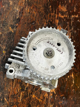 Load image into Gallery viewer, 150 200 hp Yamaha CAMSHAFT ASSY air compressor 68F-12170-00-00 68F-12170-10-00 two stroke HPDI 2000-2003 also 175 hp 2001-2003