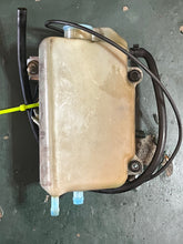 Load image into Gallery viewer, 250 hp Yamaha OIL TANK 61A-21750-00-00 two stroke HPDI 3.3 liter SWITCH 6R3-8259E-00-00 some compatibility 200 225 300 hp 1990-2009